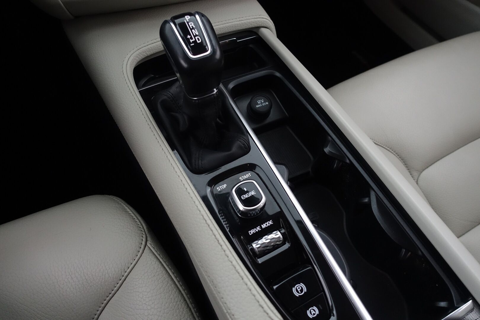Volvo V90 2017 D5 AWD Inscription aut - | Webasto | ACC | HUD | 360-kamera | Nahkasisusta | Koukku | High Performance Audio | EI ADBLUETA! | Hihna vaihdettu 2025 | 2x renkaat ja vanteet 