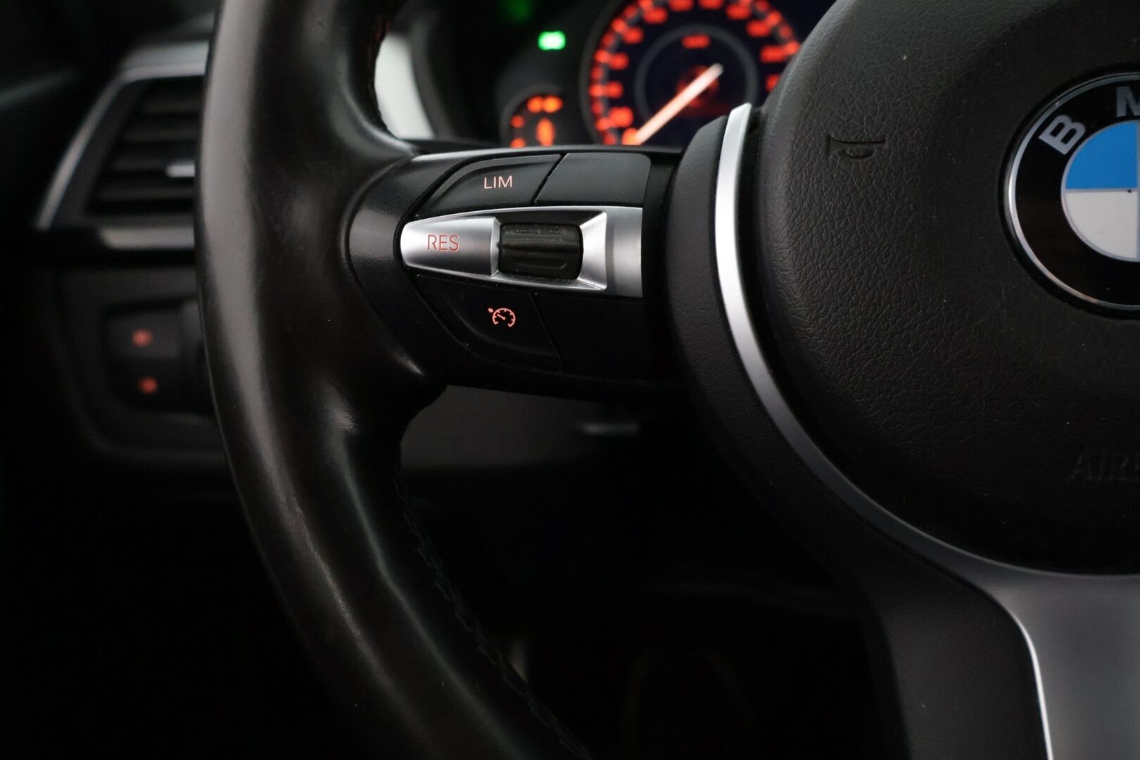 BMW 320 2018 F31 Touring 320d A xDrive Business Exclusive Edition M Sport** YritysOutlet - Myydään vain yrityksille - *2x Renkaat*