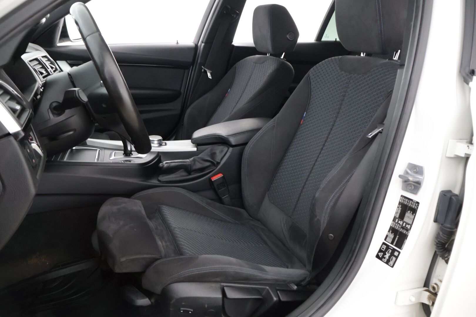 BMW 320 2018 F31 Touring 320d A xDrive Business Exclusive Edition M Sport** YritysOutlet - Myydään vain yrityksille - *2x Renkaat*