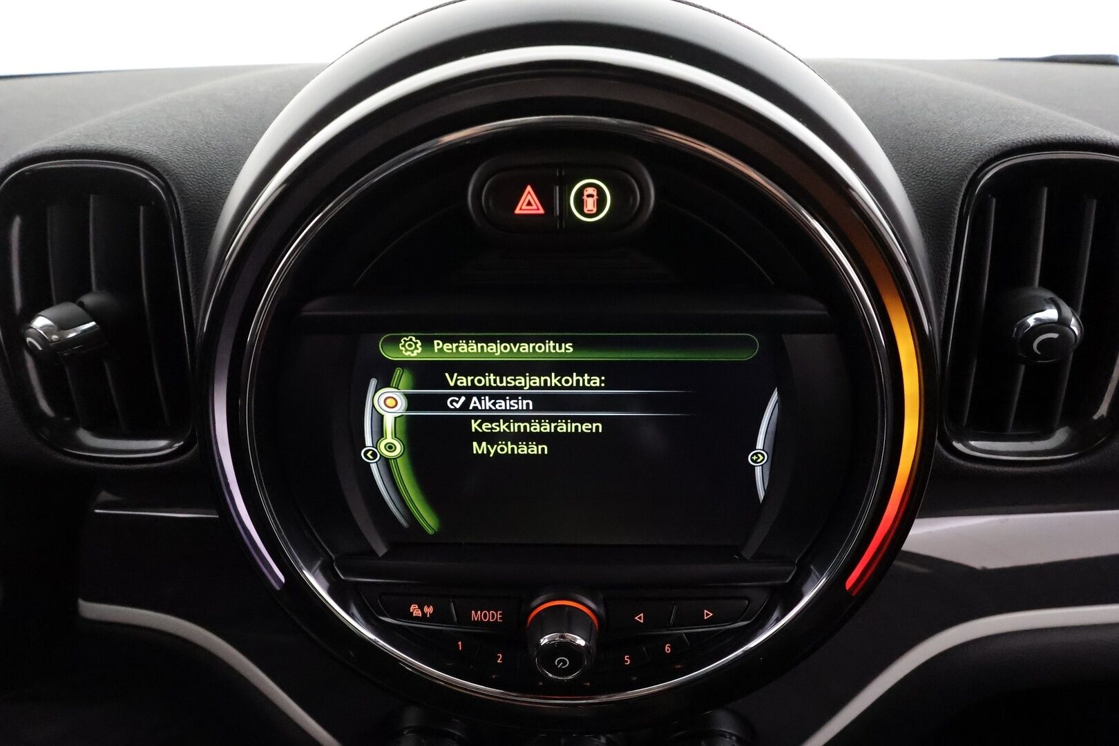 Mini Countryman 2018 Cooper S E ALL4 * LED / P.tutka / Navi / Vakkari / Bluetooth * - Kahdet renkaat aluvanteilla 