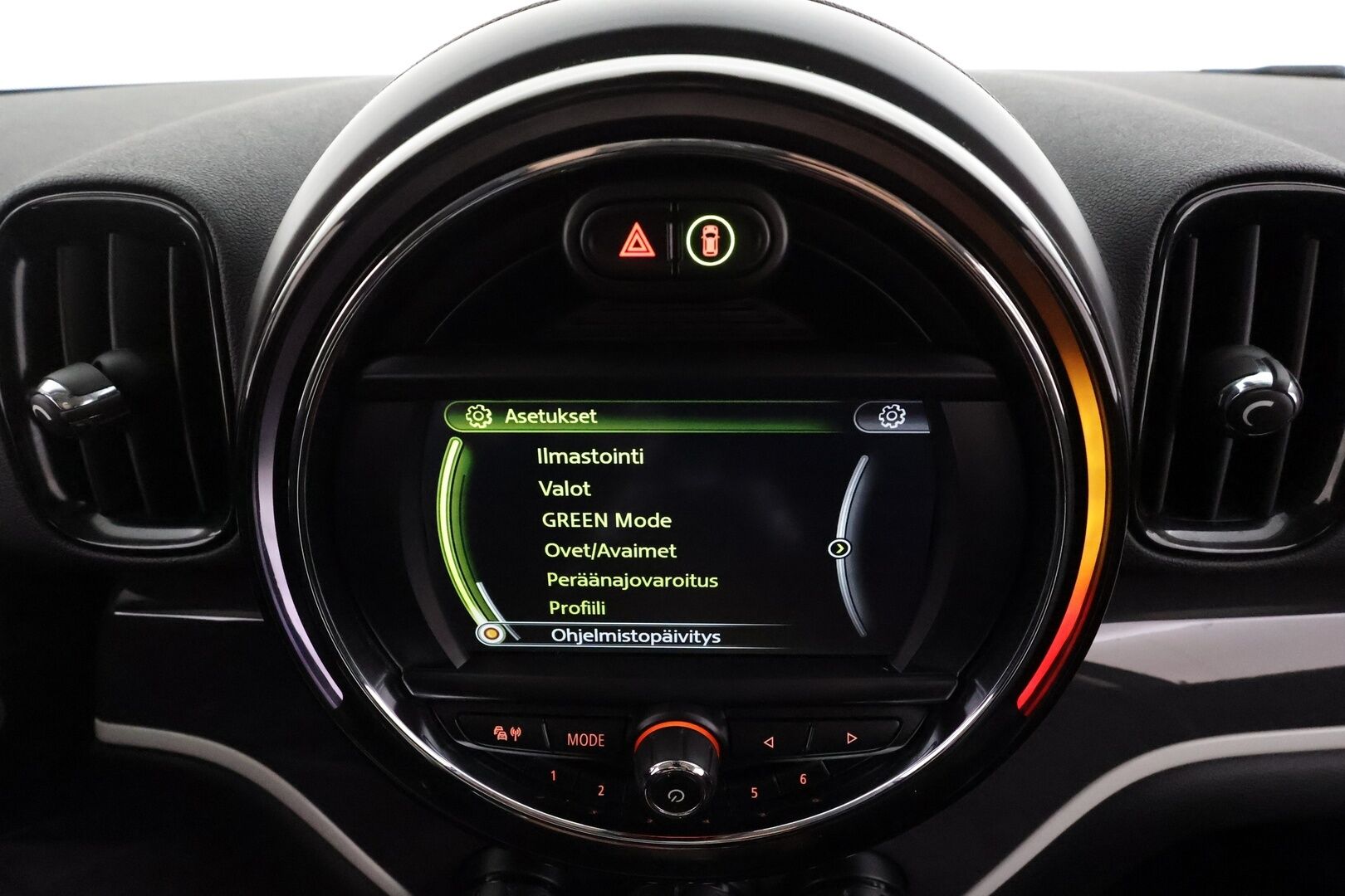 Mini Countryman 2018 Cooper S E ALL4 * LED / P.tutka / Navi / Vakkari / Bluetooth * - Kahdet renkaat aluvanteilla 