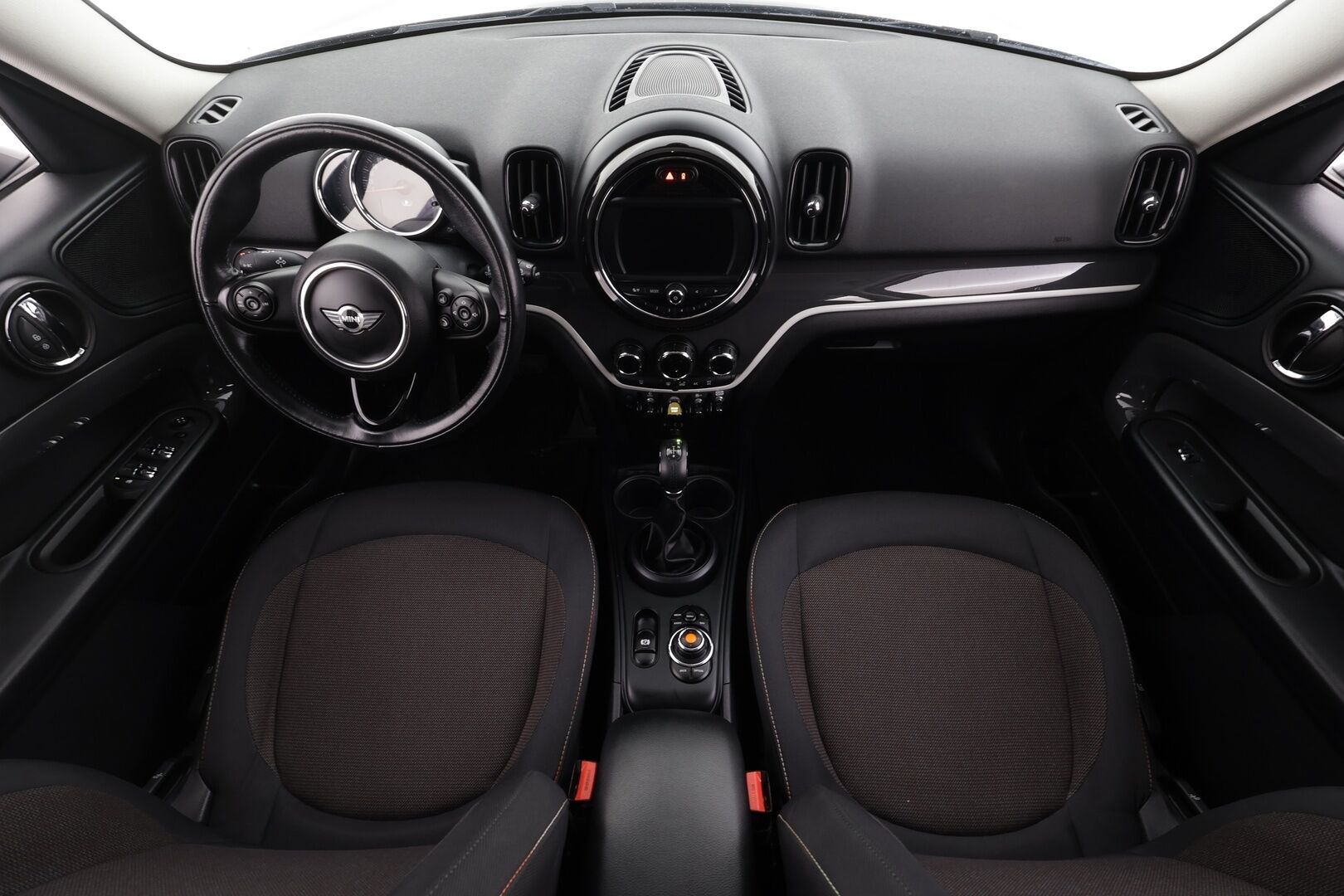 Mini Countryman 2018 Cooper S E ALL4 * LED / P.tutka / Navi / Vakkari / Bluetooth * - Kahdet renkaat aluvanteilla 