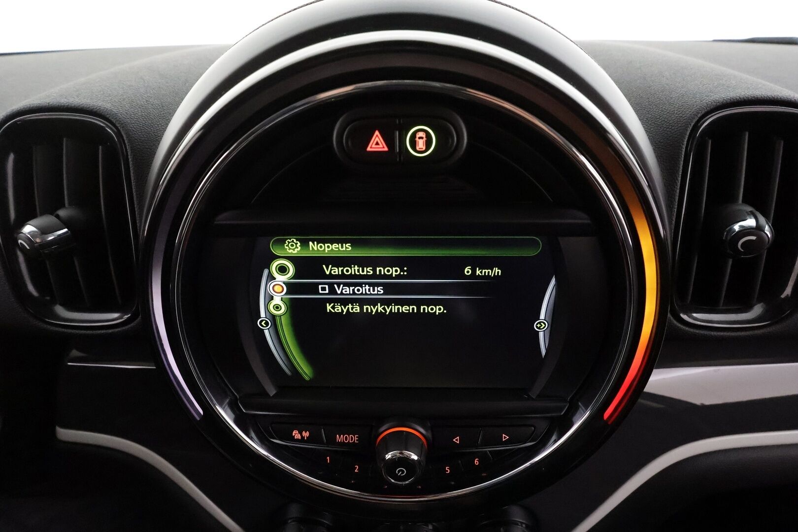 Mini Countryman 2018 Cooper S E ALL4 * LED / P.tutka / Navi / Vakkari / Bluetooth * - Kahdet renkaat aluvanteilla 