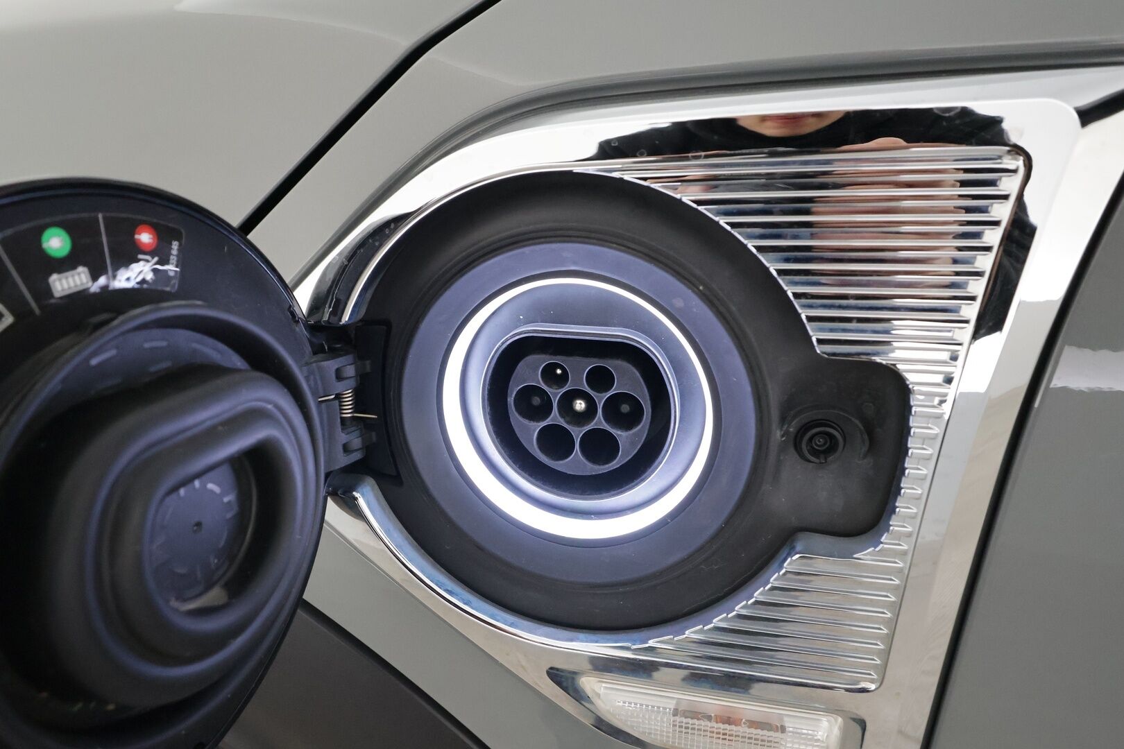 Mini Countryman 2018 Cooper S E ALL4 * LED / P.tutka / Navi / Vakkari / Bluetooth * - Kahdet renkaat aluvanteilla 