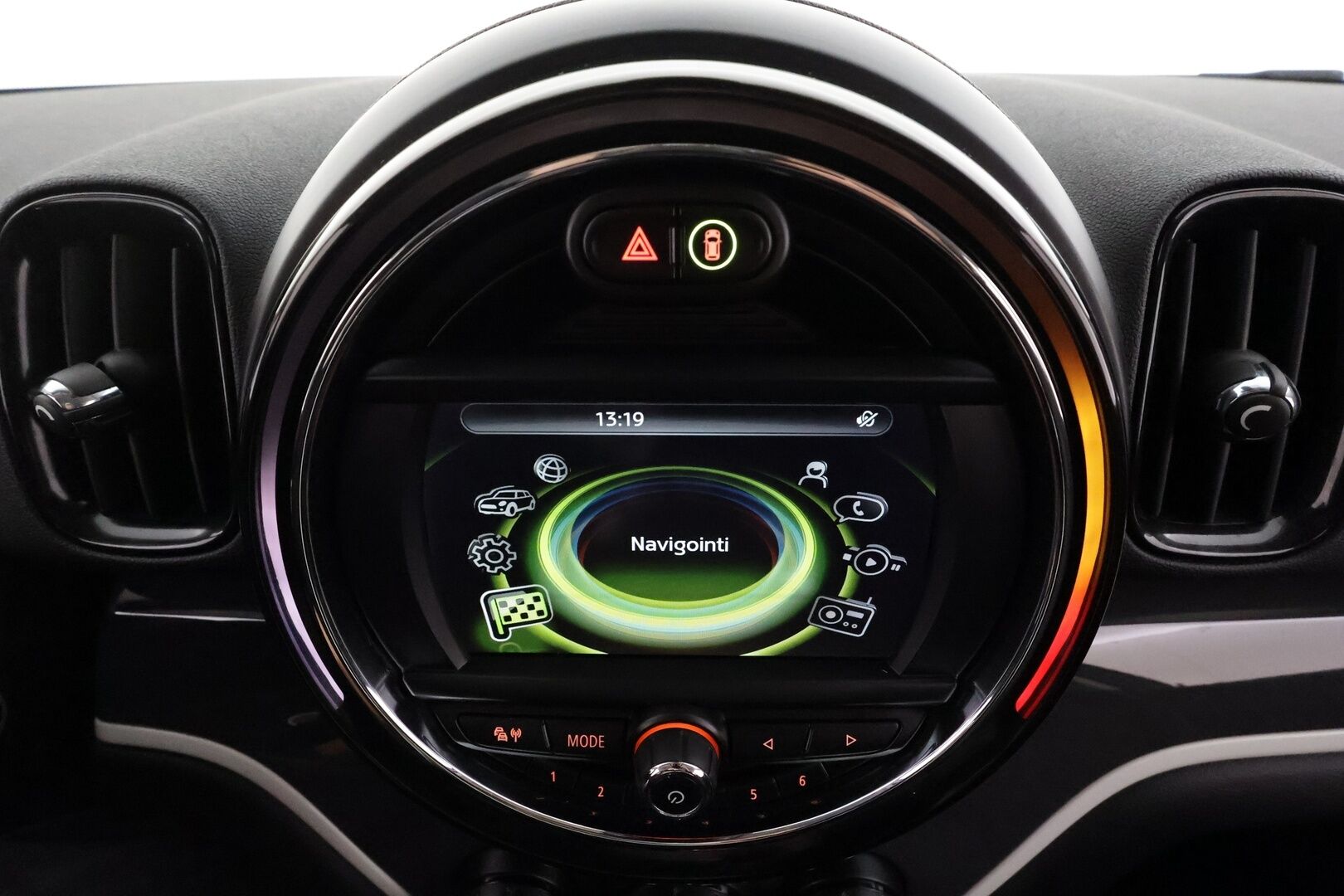 Mini Countryman 2018 Cooper S E ALL4 * LED / P.tutka / Navi / Vakkari / Bluetooth * - Kahdet renkaat aluvanteilla 