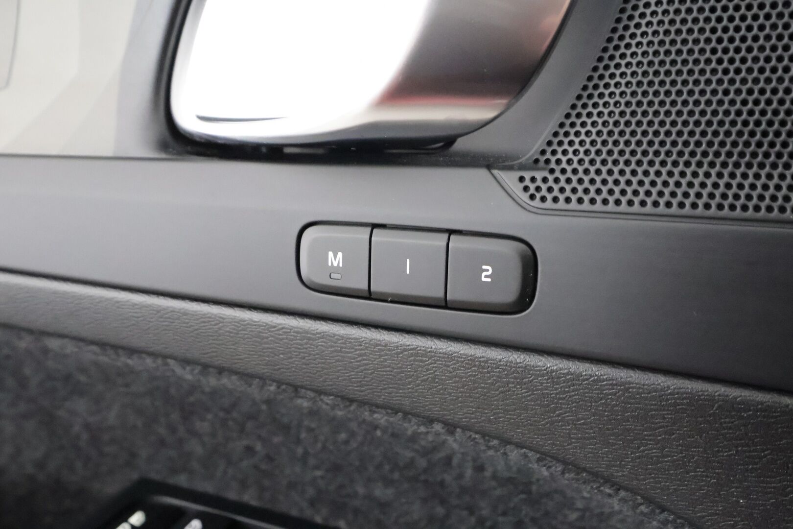 Volvo C40 2023 Recharge Twin Plus aut * Pilot assist / ILP / Koukku / Lasikatto / Muistipenkki / P.kamera / High performance audio * - 1.Om Suomi-auto / Akku kuntotarkastettu SoH 92% / Kahdet Renkaat 