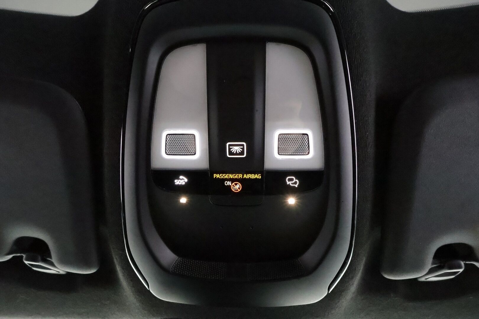 Volvo C40 2023 Recharge Twin Plus aut * Pilot assist / ILP / Koukku / Lasikatto / Muistipenkki / P.kamera / High performance audio * - 1.Om Suomi-auto / Akku kuntotarkastettu SoH 92% / Kahdet Renkaat 