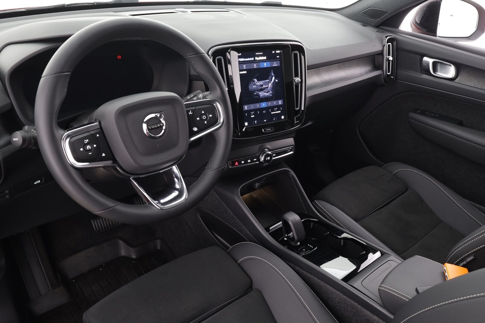 Volvo C40 2023 Recharge Twin Plus aut * Pilot assist / ILP / Koukku / Lasikatto / Muistipenkki / P.kamera / High performance audio * - 1.Om Suomi-auto / Akku kuntotarkastettu SoH 92% / Kahdet Renkaat 