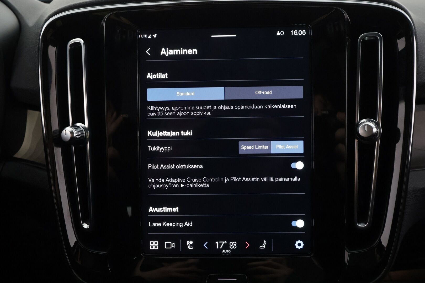 Volvo C40 2023 Recharge Twin Plus aut * Pilot assist / ILP / Koukku / Lasikatto / Muistipenkki / P.kamera / High performance audio * - 1.Om Suomi-auto / Akku kuntotarkastettu SoH 92% / Kahdet Renkaat 