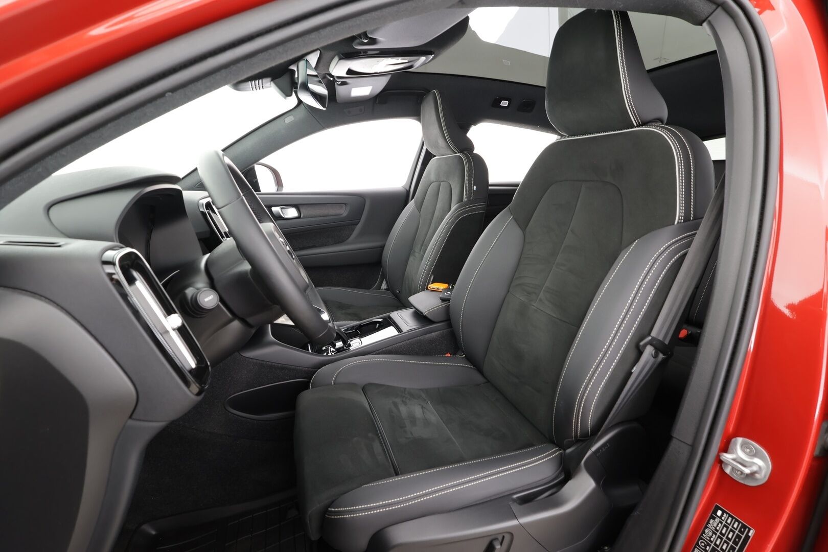 Volvo C40 2023 Recharge Twin Plus aut * Pilot assist / ILP / Koukku / Lasikatto / Muistipenkki / P.kamera / High performance audio * - 1.Om Suomi-auto / Akku kuntotarkastettu SoH 92% / Kahdet Renkaat 