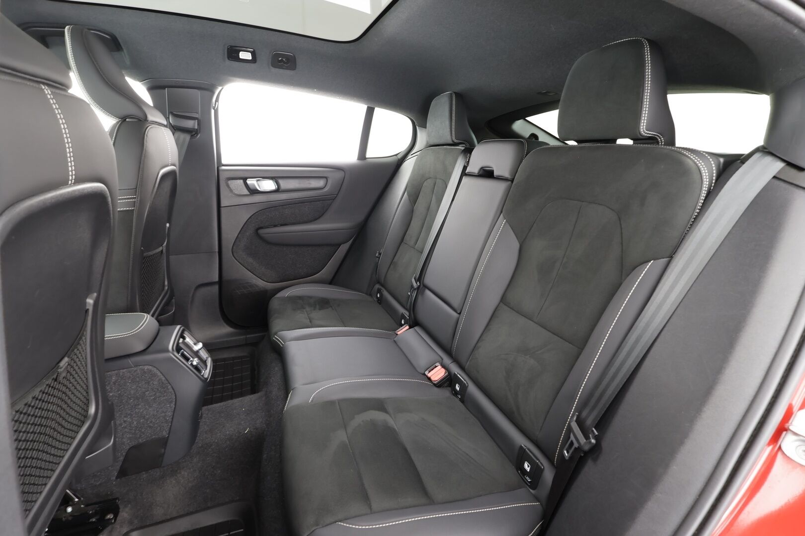 Volvo C40 2023 Recharge Twin Plus aut * Pilot assist / ILP / Koukku / Lasikatto / Muistipenkki / P.kamera / High performance audio * - 1.Om Suomi-auto / Akku kuntotarkastettu SoH 92% / Kahdet Renkaat 