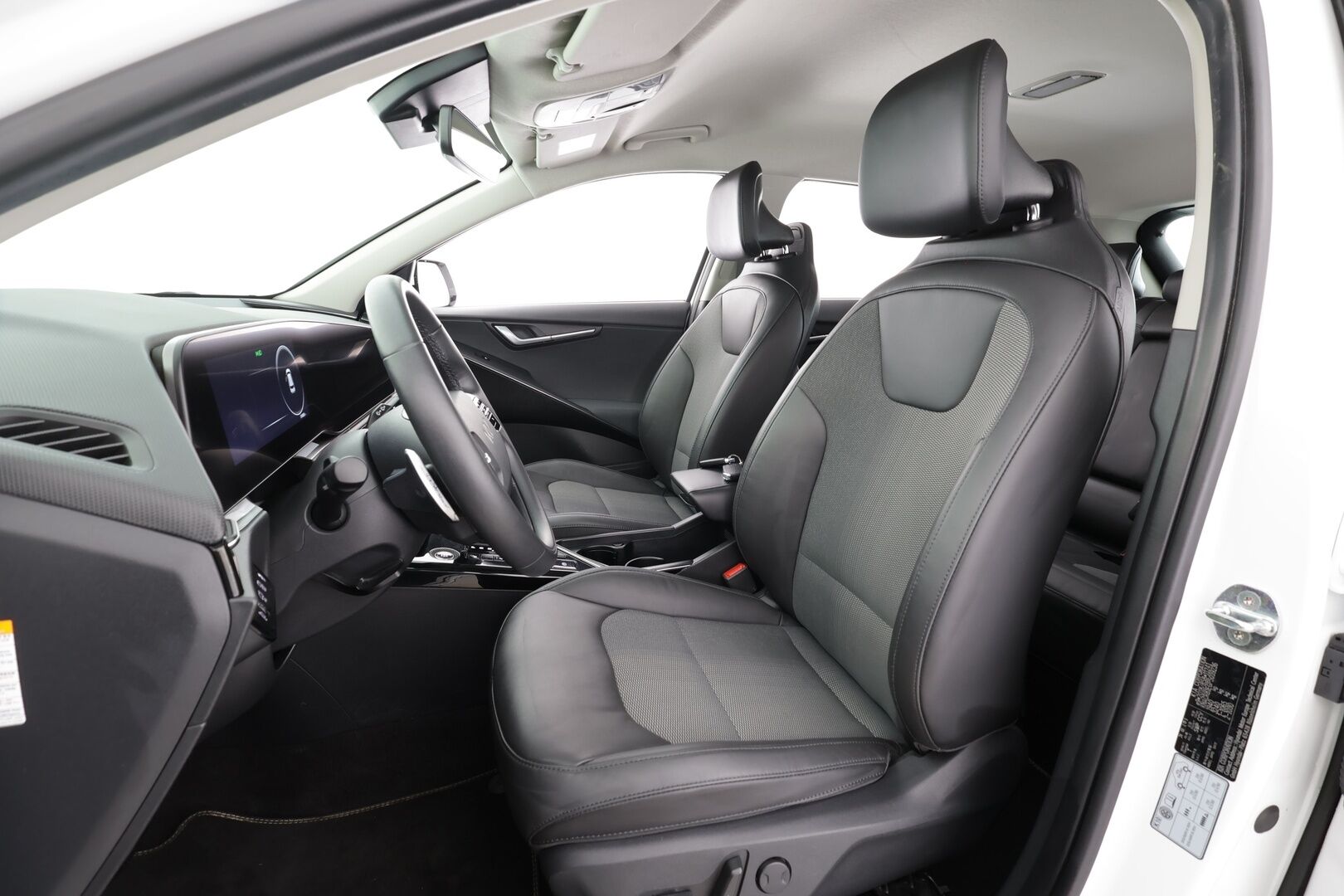 Kia Niro 2023 1,6 GDI Hybrid EX DCT Premium * ACC / P.kamera / Sähköpenkki / LED / Navi / KeylessGo / Sähköluukku * - 1.Om Suomi-auto / Kahdet renkaat aluvanteilla 