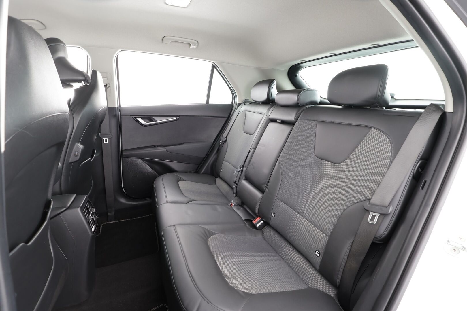 Kia Niro 2023 1,6 GDI Hybrid EX DCT Premium * ACC / P.kamera / Sähköpenkki / LED / Navi / KeylessGo / Sähköluukku * - 1.Om Suomi-auto / Kahdet renkaat aluvanteilla 