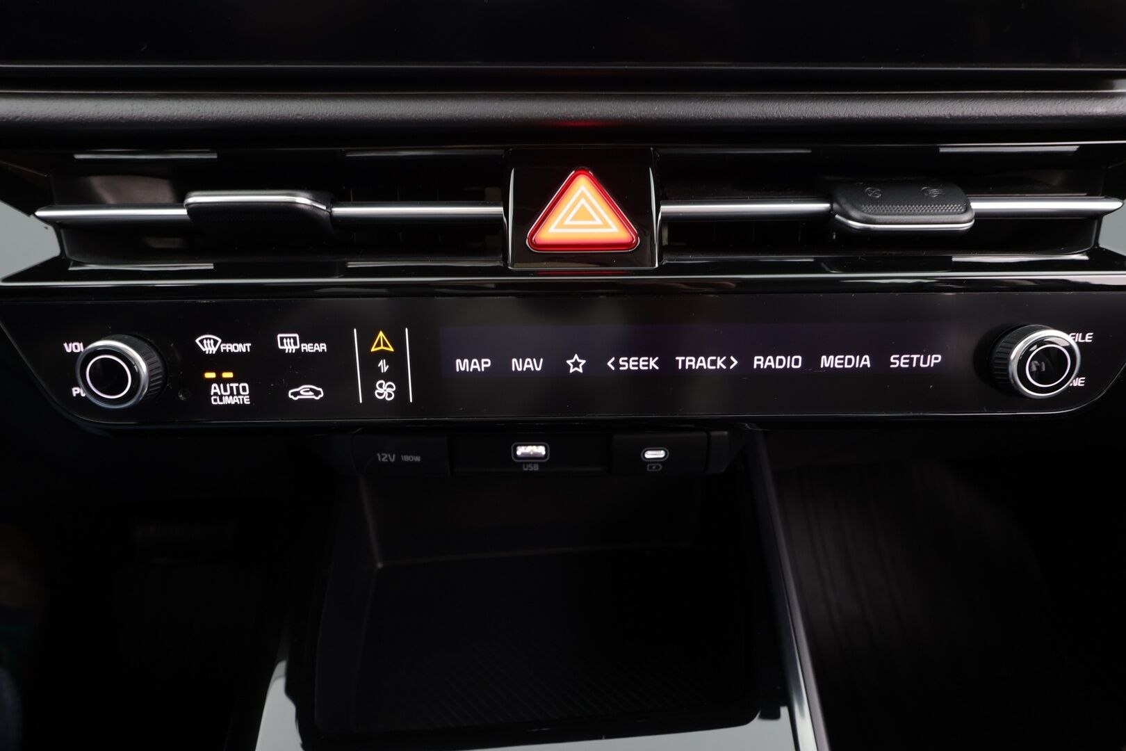 Kia Niro 2023 NIRO EX 64kWh 150 kW * Suomi-auto / ACC / P.kamera / ILP / LED / Navi / KeylessGo / Puolinahat * - Kahdet renkaat aluvanteilla / Merkkihuollettu - HULLUT BLACKWEEK JATKOT - KORKOTARJOUS 2,49%