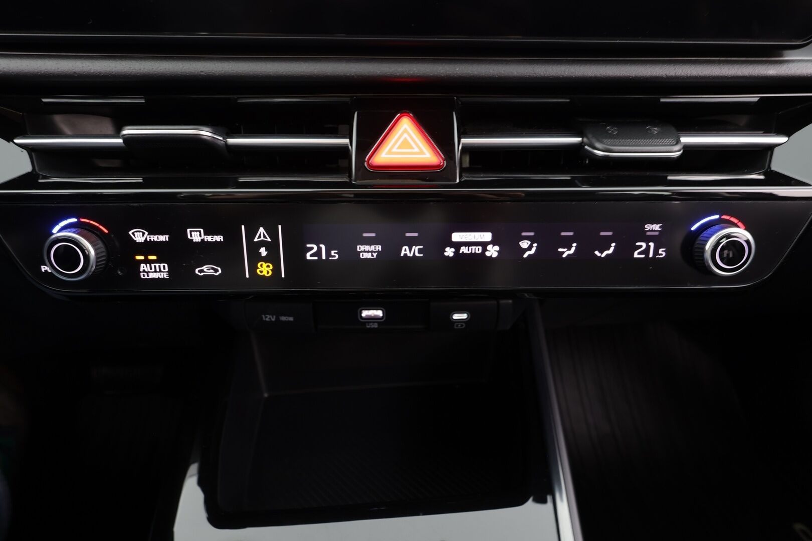 Kia Niro 2023 NIRO EX 64kWh 150 kW * Suomi-auto / ACC / P.kamera / ILP / LED / Navi / KeylessGo / Puolinahat * - Kahdet renkaat aluvanteilla / Merkkihuollettu - HULLUT BLACKWEEK JATKOT - KORKOTARJOUS 2,49%