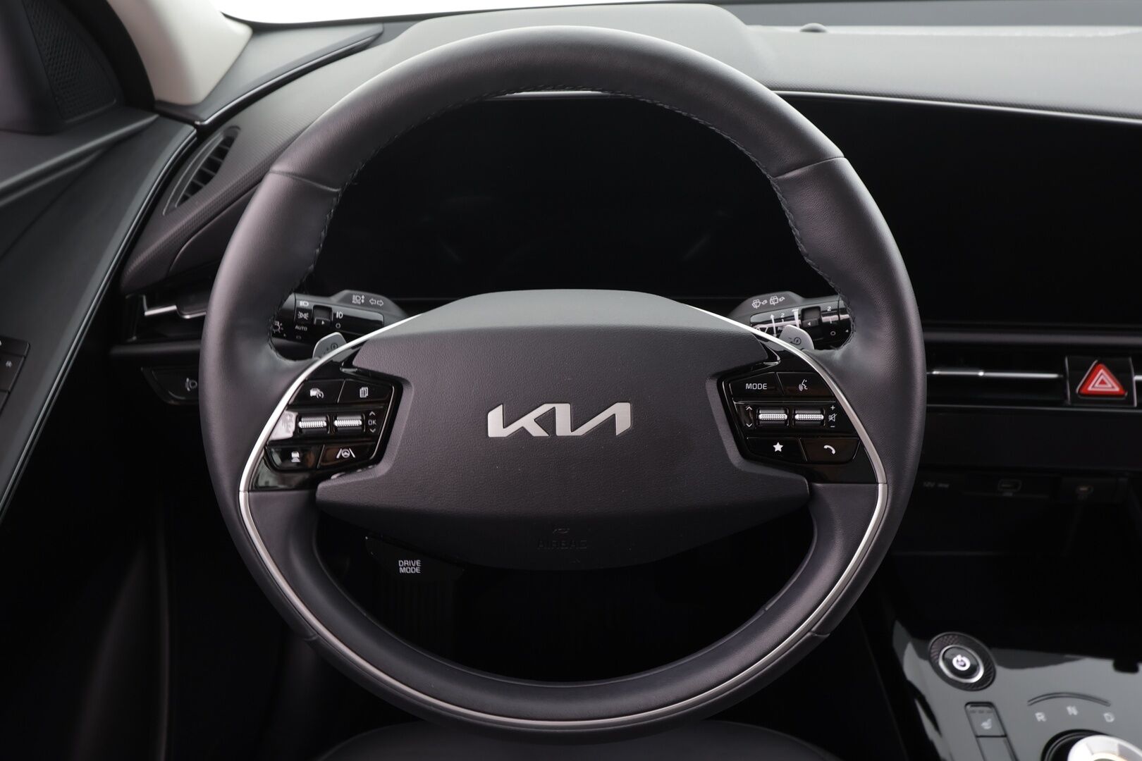 Kia Niro 2023 NIRO EX 64kWh 150 kW * Suomi-auto / ACC / P.kamera / ILP / LED / Navi / KeylessGo / Puolinahat * - Kahdet renkaat aluvanteilla / Merkkihuollettu - HULLUT BLACKWEEK JATKOT - KORKOTARJOUS 2,49%