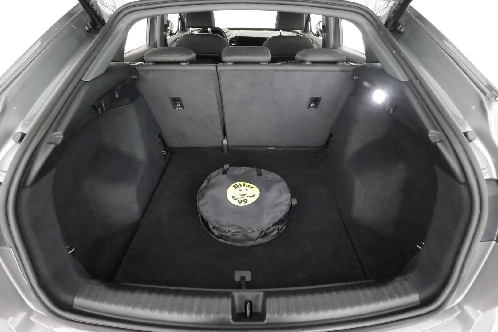 Audi Q4 e-tron 2023 40 e-tron Sportback * Lämpöpumppu / Sonos Audio / Peruutuskamera / Adapt.Vakkari / Navi / LED - 1-om Suomi-auto / Akku kuntotarkastettu / 2x Latauskaapelit / Kahdet renkaat