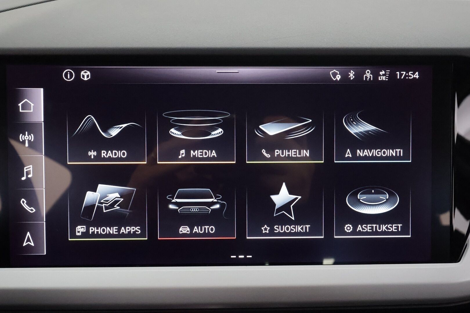 Audi Q4 e-tron 2023 40 e-tron Sportback * Sonos / ILP / ACC / LED / P.Kamera / Navi / Kaistavahti * - 1-om Suomi-auto / 2x Latauskaapelit / Kahdet renkaat - HULLUT JOULUT KORKOTARJOUS 2,49% 