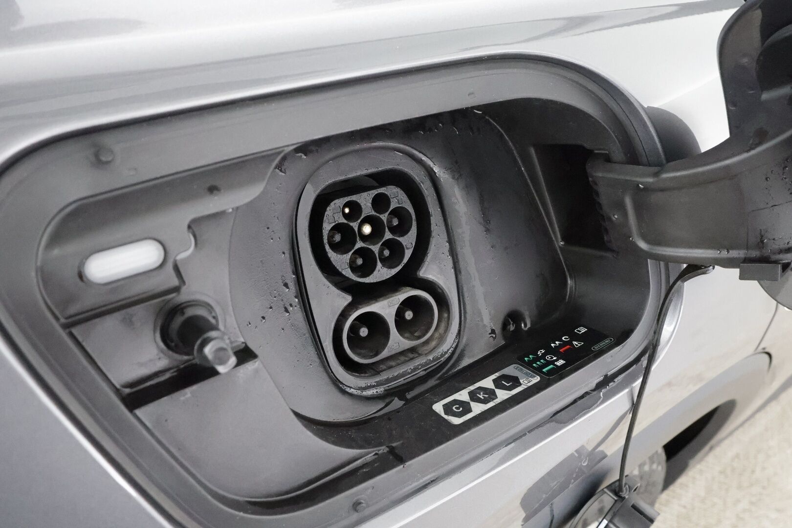 Audi Q4 e-tron 2023 40 e-tron Sportback * Sonos / ILP / ACC / LED / P.Kamera / Navi / Kaistavahti * - 1-om Suomi-auto / 2x Latauskaapelit / Kahdet renkaat - HULLUT JOULUT KORKOTARJOUS 2,49% 