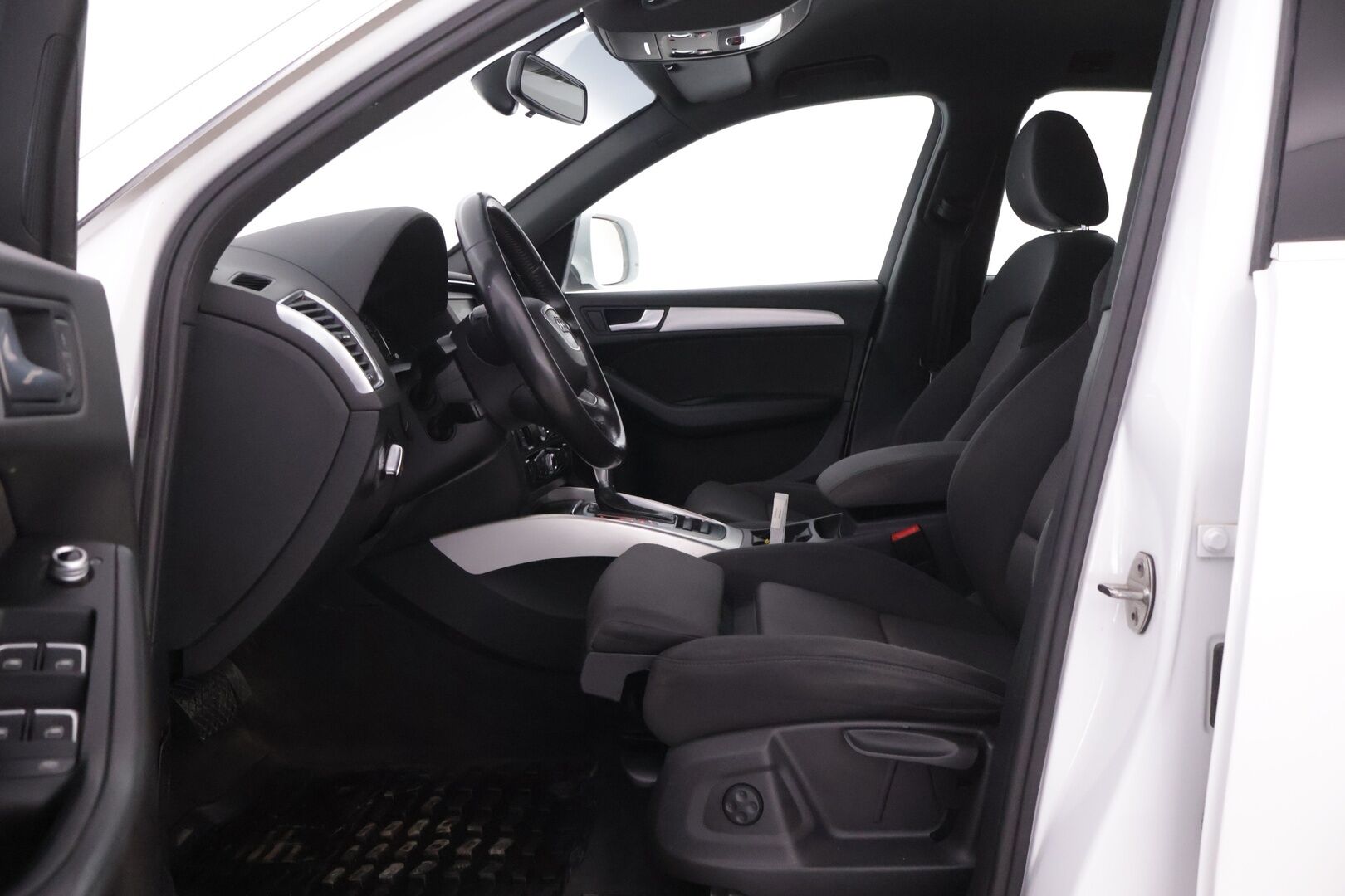 Audi Q5 2014 Offroad 2,0 TDI quattro S tronic - | Webasto | Koukku | Vakkari | Suomi-auto | 2x Renkaat |