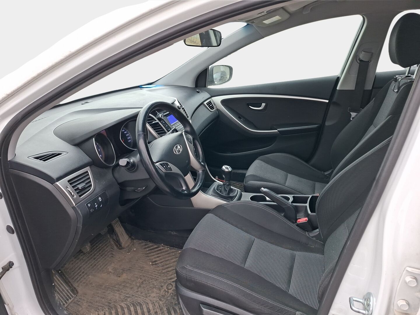 Hyundai i30 Wagon 2016 1,4 6MT ISG Classic * Suomiauto / Ratinlämmitys / Sisäpistoke / Vähän ajettu! - Ilmastointi / 2x Todella hyvät renkaat! - HULLUT AVAJAISHULINAT KORKOTARJOUS 3,29 %