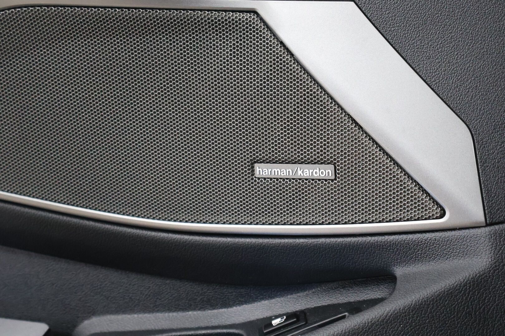 BMW 330e 2021 G21 Touring 330e xDrive M Sport - ACC | Laser | HUD | H/K | Panorama | Koukku | Comfort Access