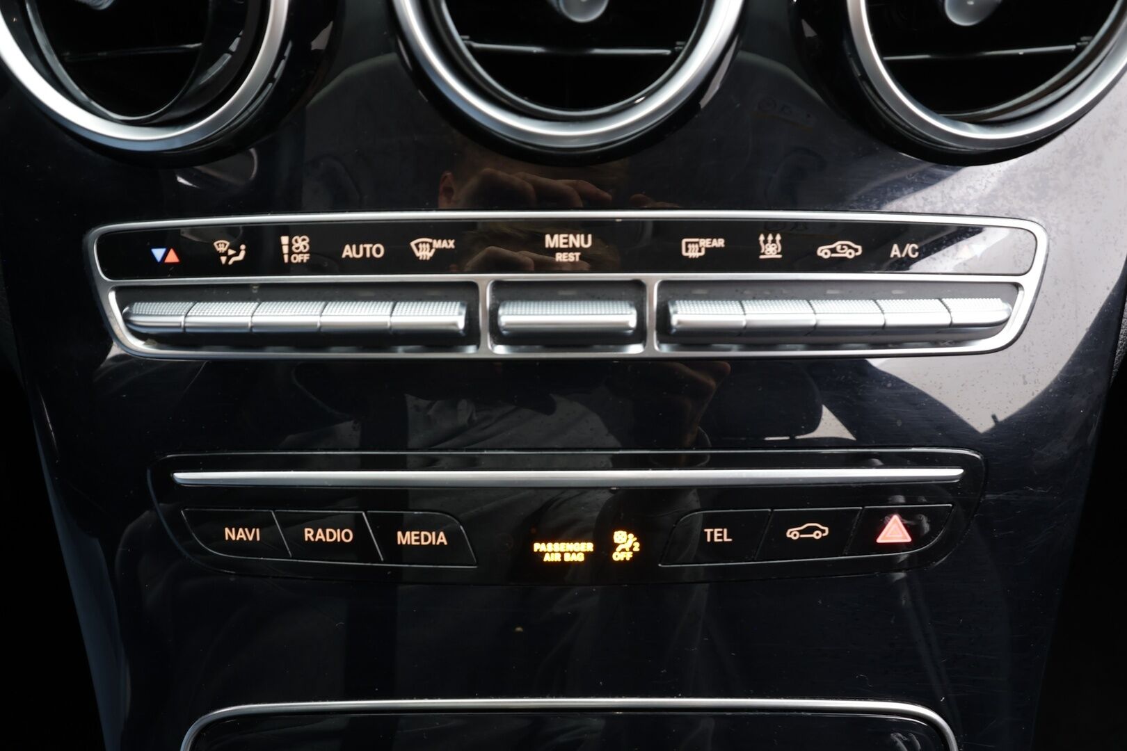 MERCEDES-BENZ C 2020 300 e T A Business Avantgarde Edition EQ Power * Vakkari / P.kamera / LED / Navi / Koukku / Sähköluukku * - Kahdet renkaat aluvanteilla / Merkkihuollettu - HULLUT BLACKWEEK JATKOT - KORKOTARJOUS 2,49%