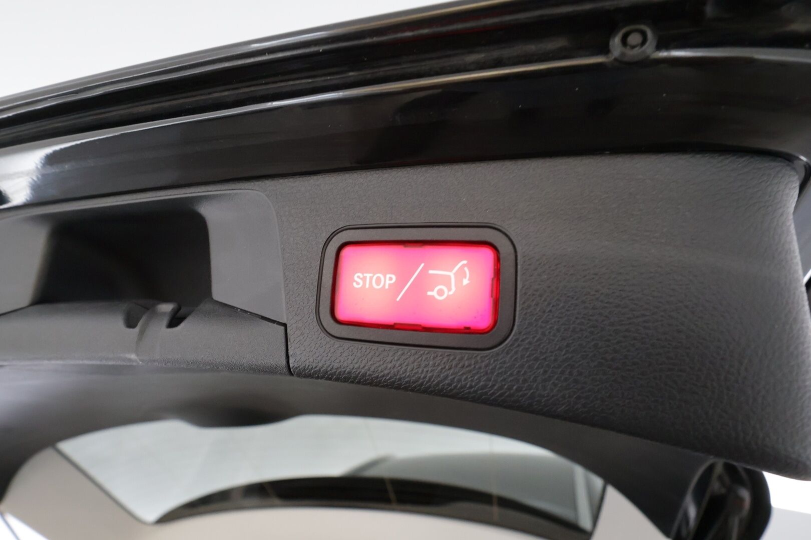 MERCEDES-BENZ C 2020 300 e T A Business Avantgarde Edition EQ Power * Vakkari / P.kamera / LED / Navi / Koukku / Sähköluukku * - Kahdet renkaat aluvanteilla / Merkkihuollettu