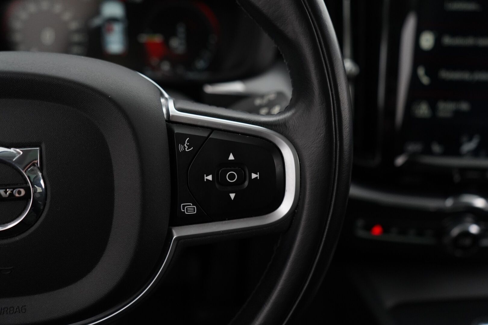 Volvo XC60 2019 T8 Twin-Engine Momentum Advanced ** Adapt. Vak. / Panorama / Puolinahat / Vetokoukku / Pilot assist **