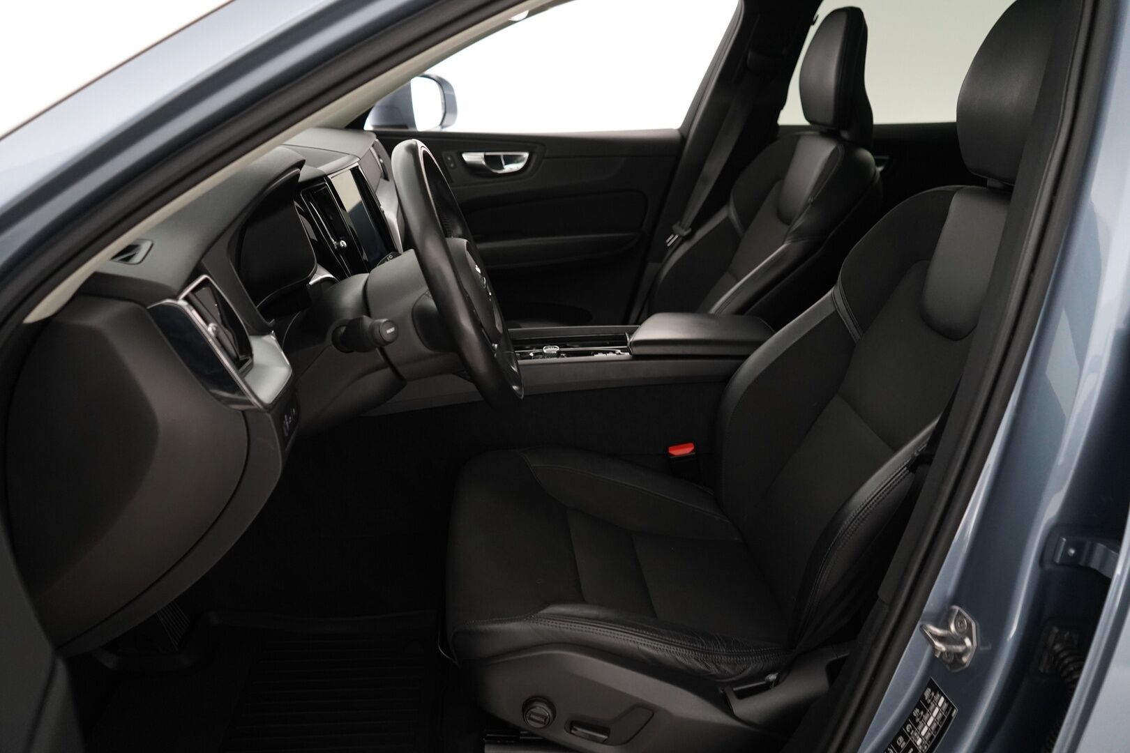 Volvo XC60 2019 T8 Twin-Engine Momentum Advanced ** Adapt. Vak. / Panorama / Puolinahat / Vetokoukku / Pilot assist **