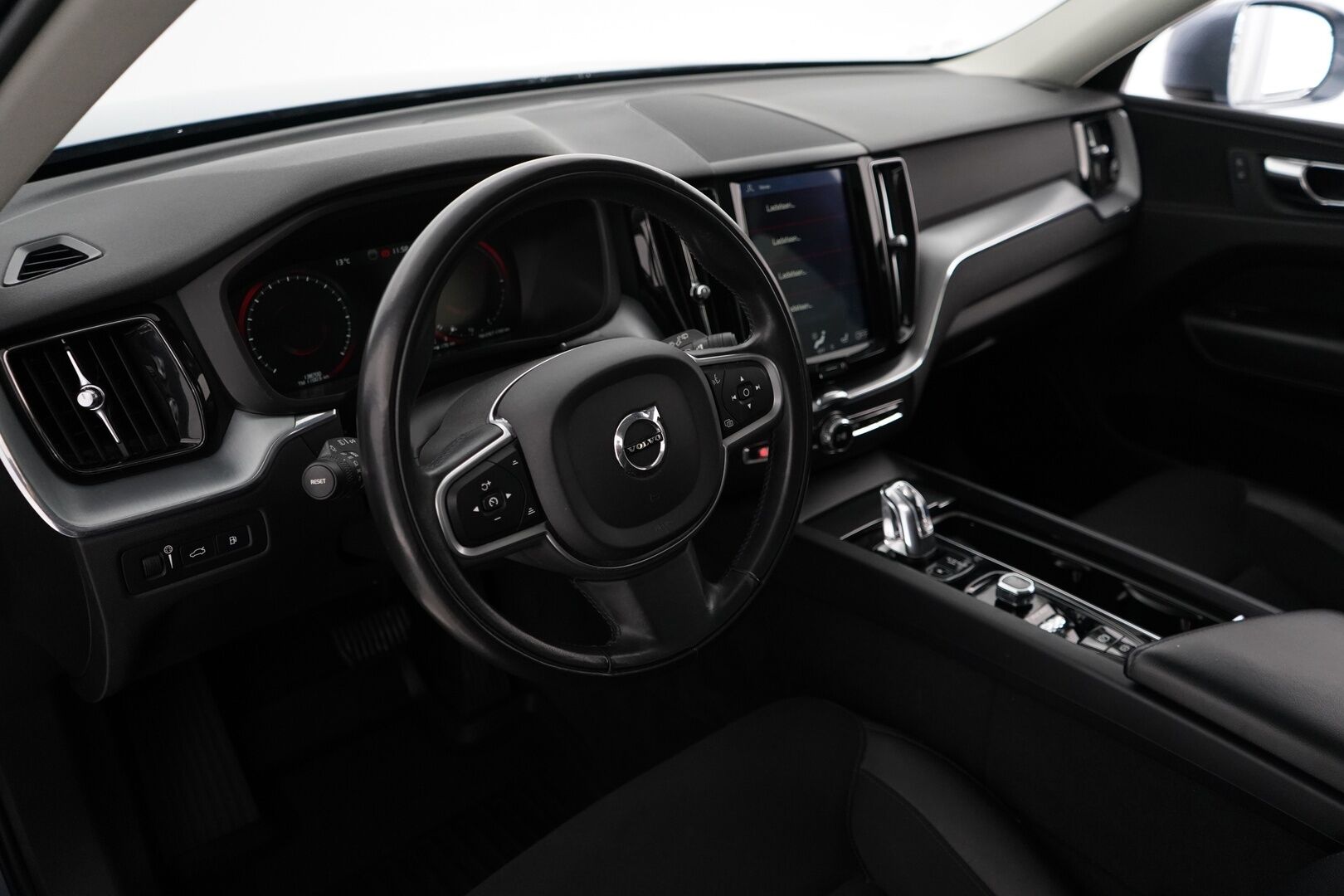 Volvo XC60 2019 T8 Twin-Engine Momentum Advanced ** Adapt. Vak. / Panorama / Puolinahat / Vetokoukku / Pilot assist **