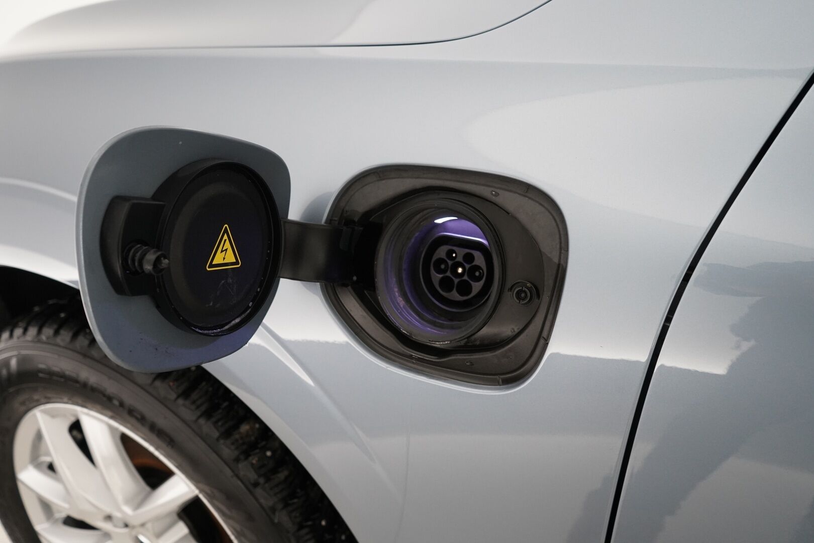 Volvo XC60 2019 T8 Twin-Engine Momentum Advanced ** Adapt. Vak. / Panorama / Puolinahat / Vetokoukku / Pilot assist **