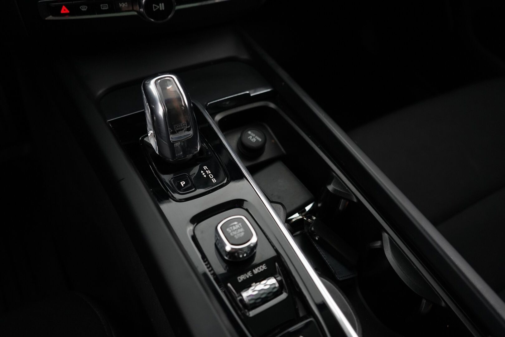 Volvo XC60 2019 T8 Twin-Engine Momentum Advanced ** Adapt. Vak. / Panorama / Puolinahat / Vetokoukku / Pilot assist **