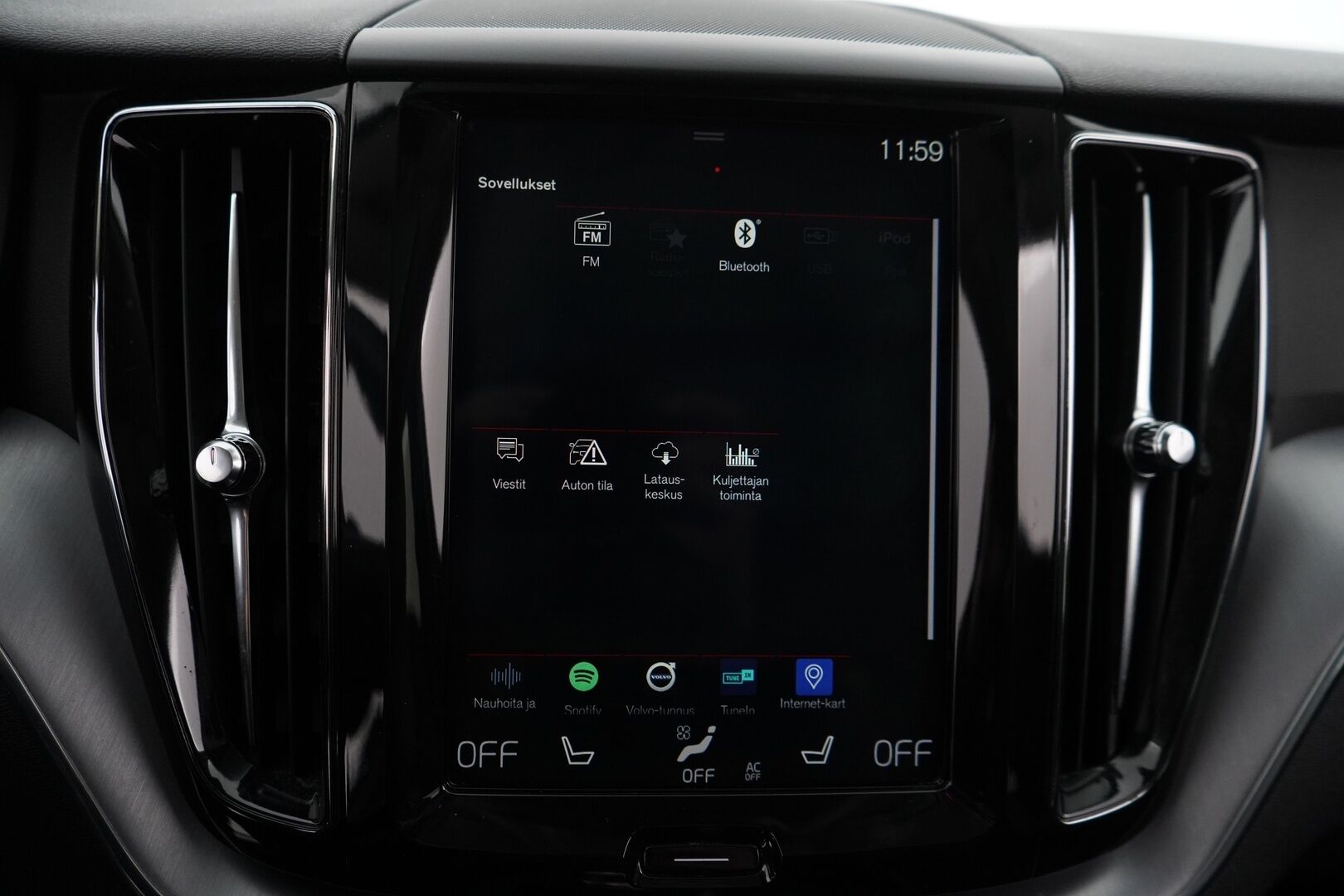 Volvo XC60 2019 T8 Twin-Engine Momentum Advanced ** Adapt. Vak. / Panorama / Puolinahat / Vetokoukku / Pilot assist **