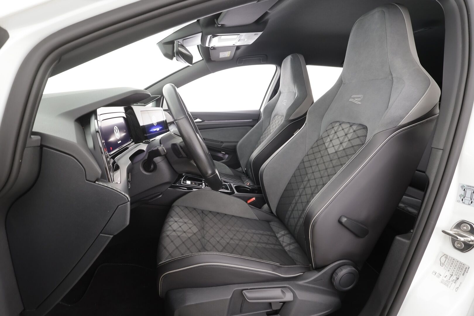 Volkswagen Golf 2023 Variant R-Line 1,5 eTSI 110 kW (MHEV) DSG-automaatti - | ACC | Pa-Lisälämmitin | IQ Light Matrix-LED | H/K | P.Kamera | Digimittaristo | Keyless | Apple&Android | 1.Om Suomi-auto | Kahdet Renkaat |