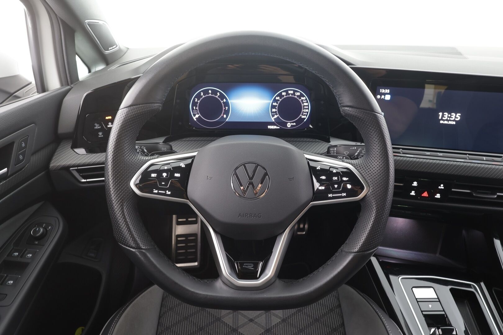 Volkswagen Golf 2023 Variant R-Line 1,5 eTSI 110 kW (MHEV) DSG-automaatti - | ACC | Pa-Lisälämmitin | IQ Light Matrix-LED | H/K | P.Kamera | Digimittaristo | Keyless | Apple&Android | 1.Om Suomi-auto | Kahdet Renkaat |