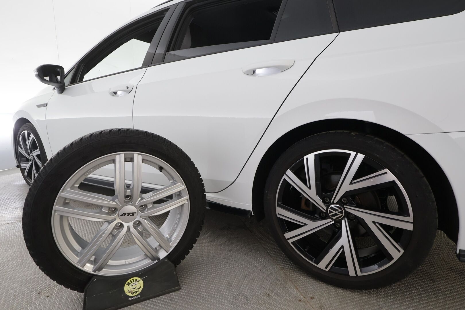 Volkswagen Golf 2023 Variant R-Line 1,5 eTSI 110 kW (MHEV) DSG-automaatti - | ACC | Pa-Lisälämmitin | IQ Light Matrix-LED | H/K | P.Kamera | Digimittaristo | Keyless | Apple&Android | 1.Om Suomi-auto | Kahdet Renkaat |