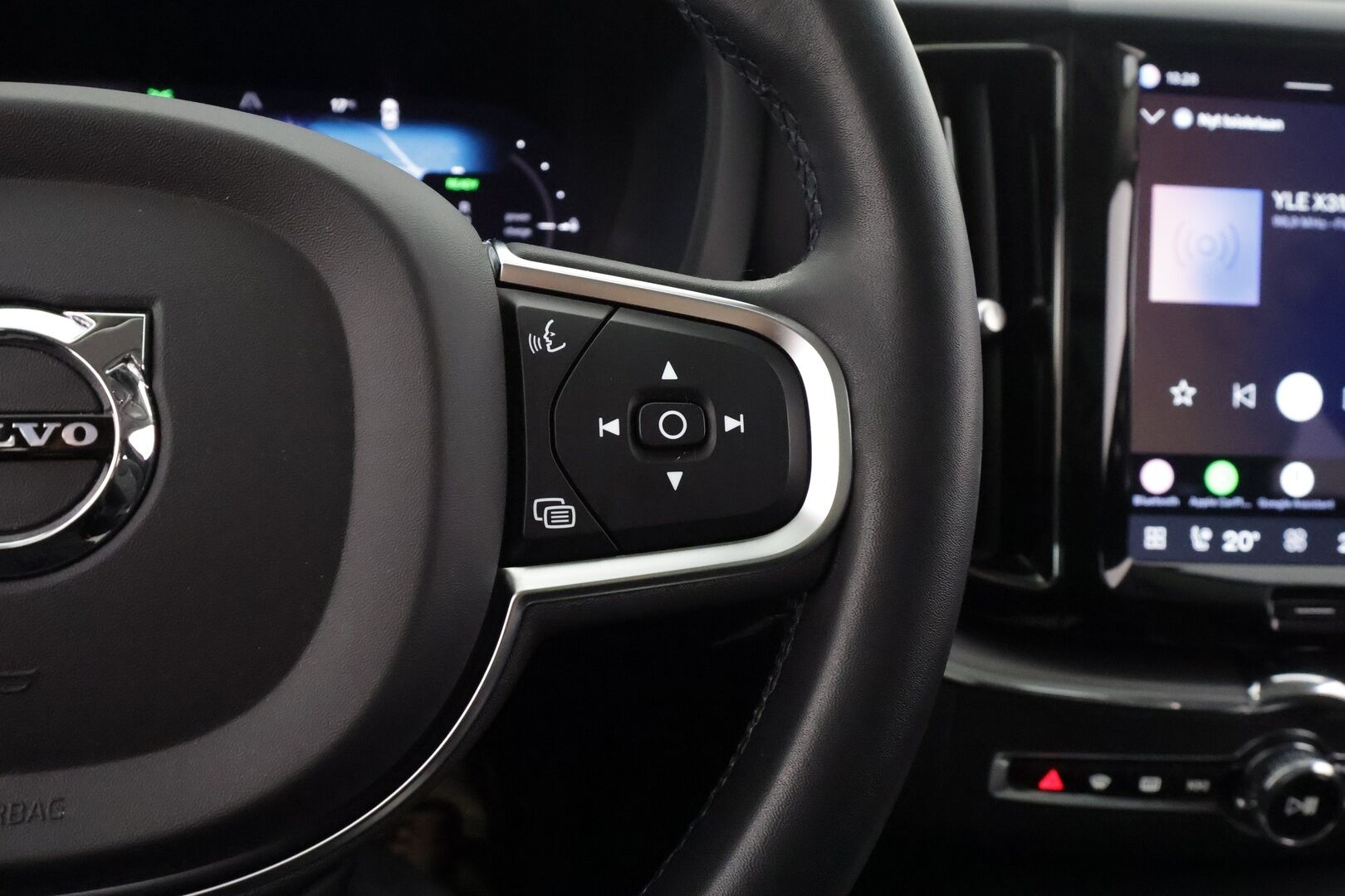 Volvo XC60 2023 T6 AWD Long Range Core aut - | ACC | Koukku | Webasto | Panorama | P.kamera | Keyless | Pilot Assist | Lämm. ratti | LED | Merkkihuollot | 1-om suomiauto | 2x renkaat aluin |
