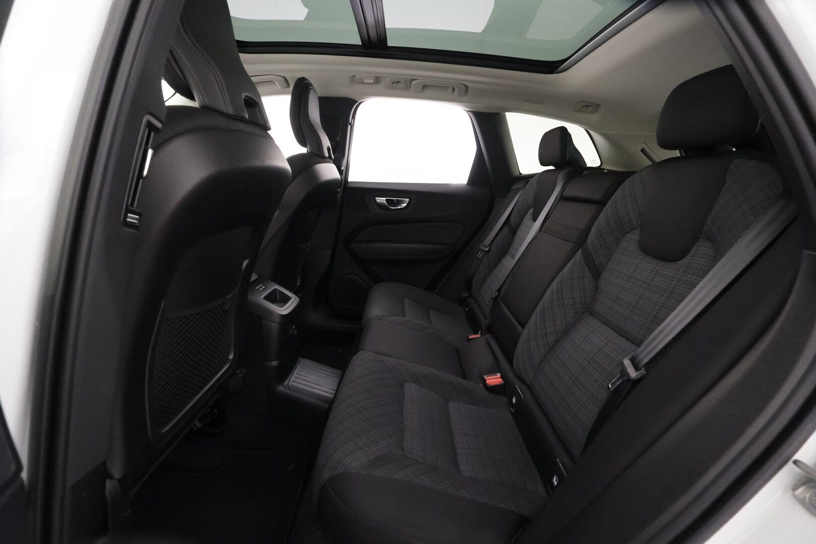 Volvo XC60 2023 T6 AWD Long Range Core aut - | ACC | Koukku | Webasto | Panorama | P.kamera | Keyless | Pilot Assist | Lämm. ratti | LED | Merkkihuollot | 1-om suomiauto | 2x renkaat aluin |