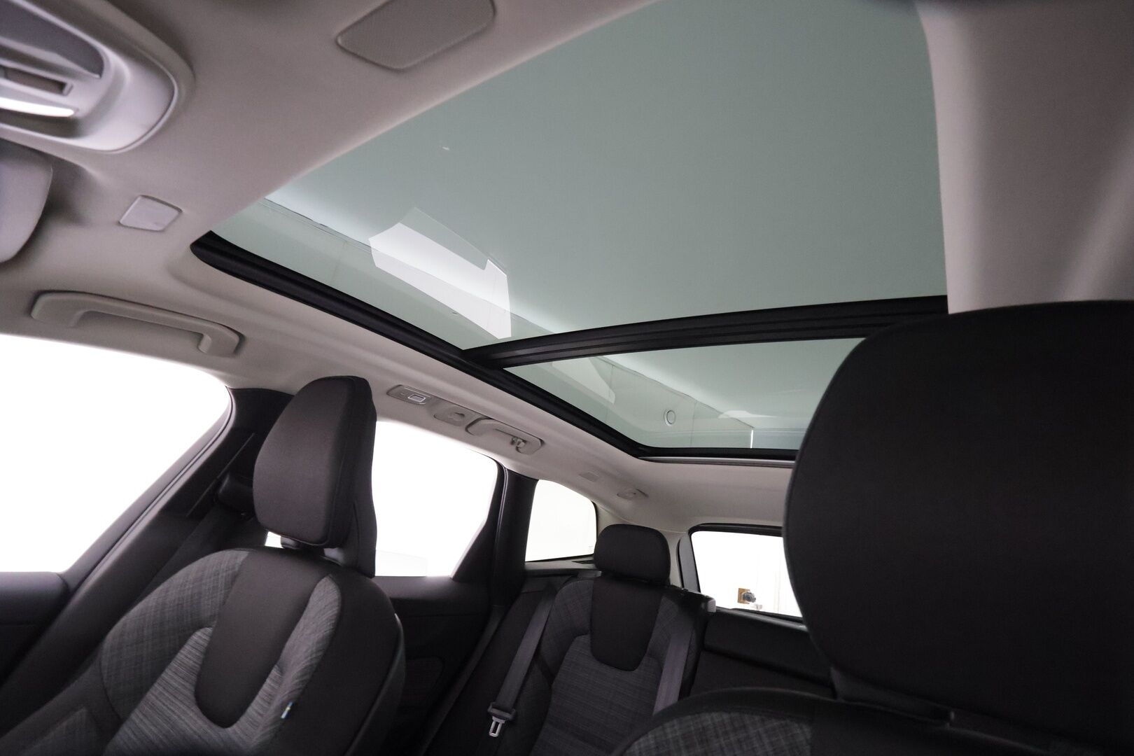 Volvo XC60 2023 T6 AWD Long Range Core aut - | ACC | Koukku | Webasto | Panorama | P.kamera | Keyless | Pilot Assist | Lämm. ratti | LED | Merkkihuollot | 1-om suomiauto | 2x renkaat aluin |