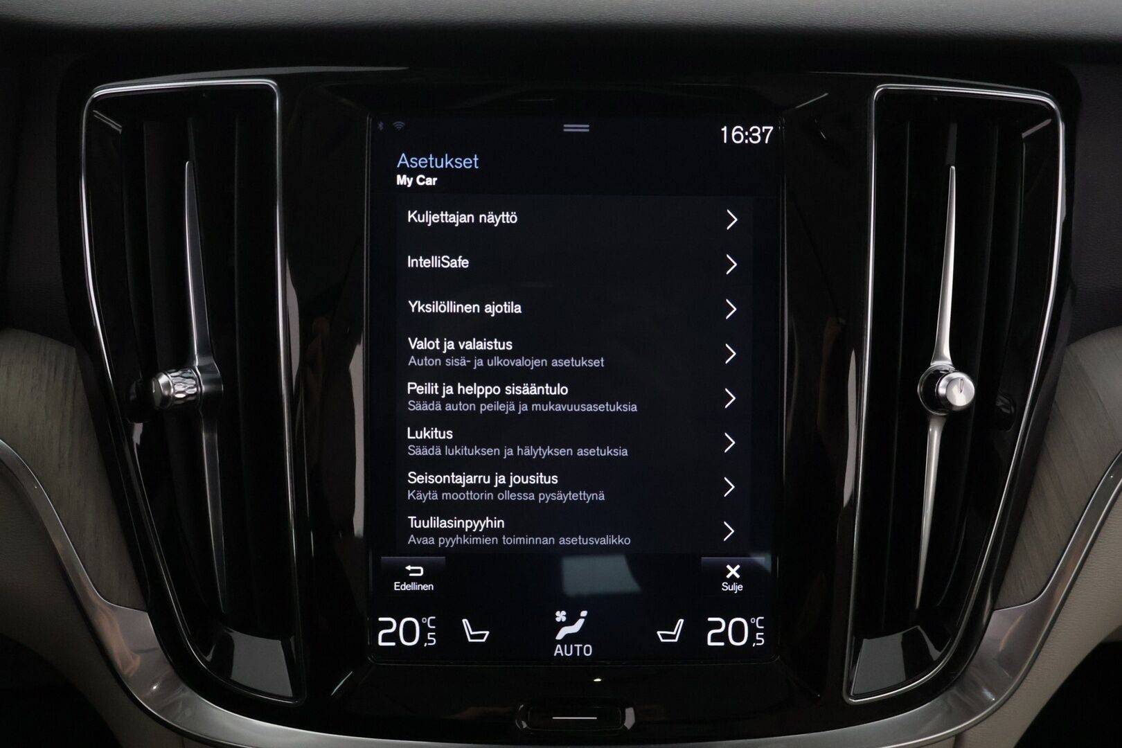 Volvo V60 2019 T8 AWD aut Inscription ** Panorama / Webasto / Adapt.vak / Nahat / VOC / BLIS / P-kamera / Navi / Full-LED / Koukku ** - Merkkihuollettu! / Jakohihna vaihdettu 05/2025!