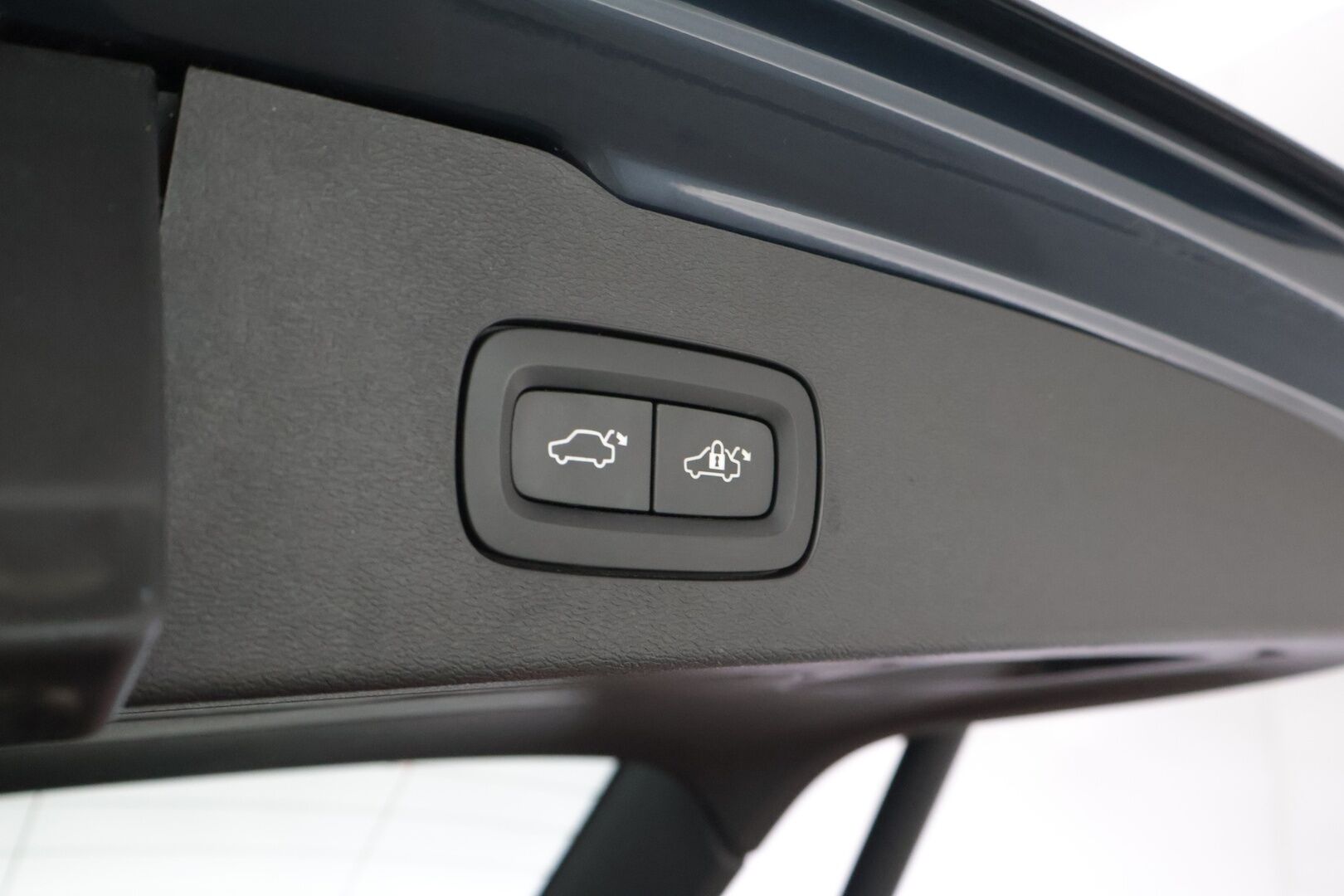 Volvo V60 2019 T8 AWD aut Inscription ** Panorama / Webasto / Adapt.vak / Nahat / VOC / BLIS / P-kamera / Navi / Full-LED / Koukku ** - Merkkihuollettu! / Jakohihna vaihdettu 05/2025!