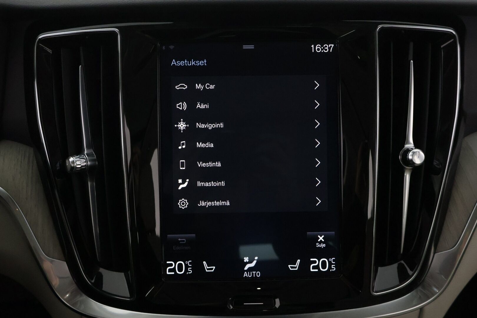 Volvo V60 2019 T8 AWD aut Inscription ** Panorama / Webasto / Adapt.vak / Nahat / VOC / BLIS / P-kamera / Navi / Full-LED / Koukku ** - Merkkihuollettu! / Jakohihna vaihdettu 05/2025! - Osta nyt, maksa vasta ensi vuonna