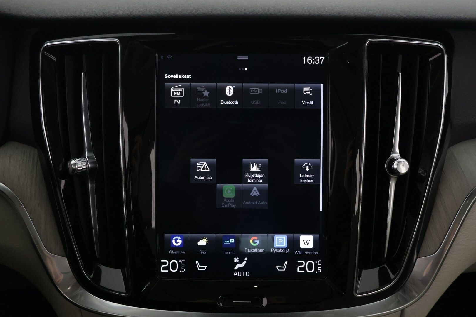 Volvo V60 2019 T8 AWD aut Inscription ** Panorama / Webasto / Adapt.vak / Nahat / VOC / BLIS / P-kamera / Navi / Full-LED / Koukku ** - Merkkihuollettu! / Jakohihna vaihdettu 05/2025! - HULLUT VÄLIPÄIVÄT KORKOTARJOUS 2,49%