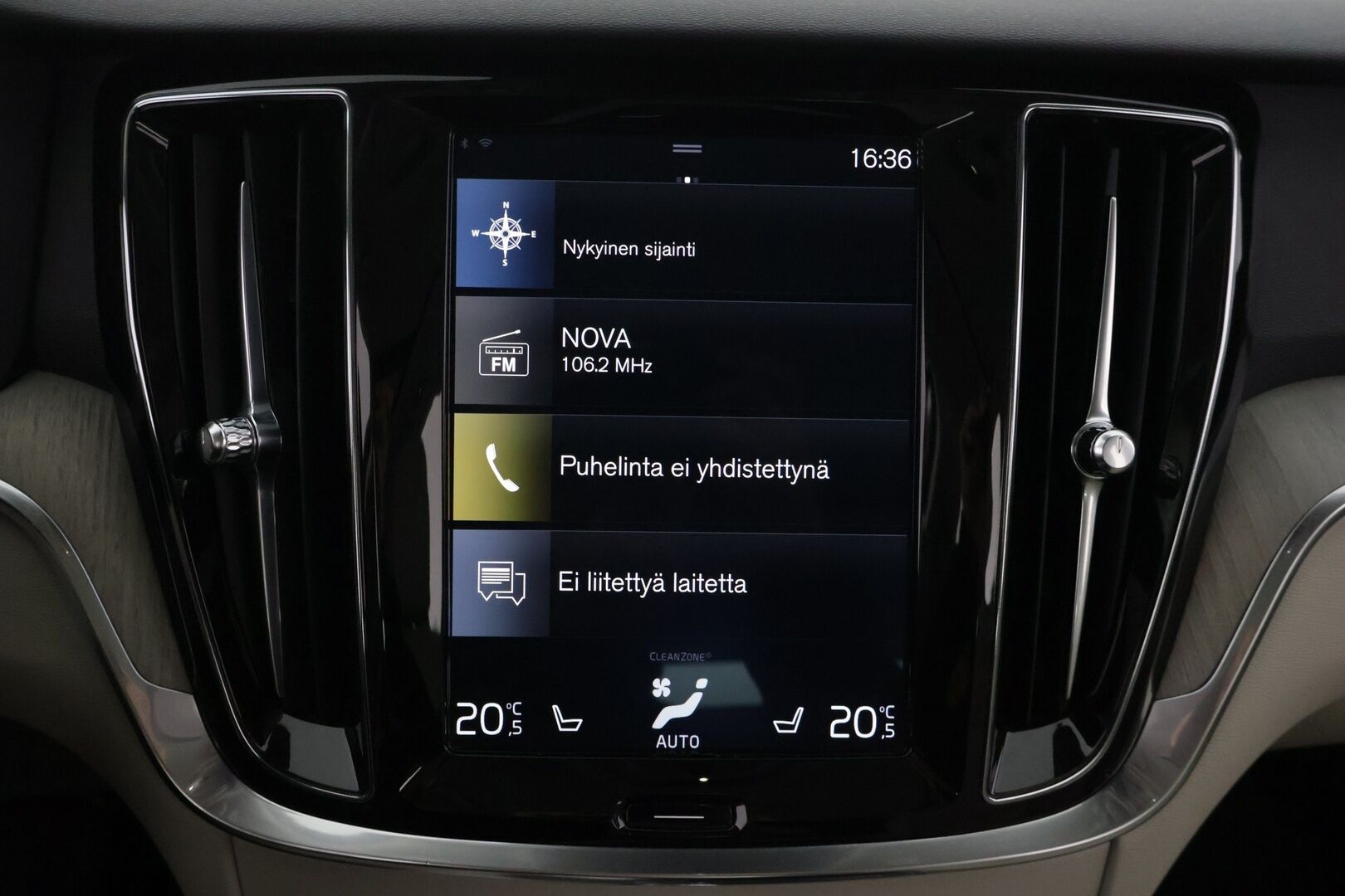 Volvo V60 2019 T8 AWD aut Inscription ** Panorama / Webasto / Adapt.vak / Nahat / VOC / BLIS / P-kamera / Navi / Full-LED / Koukku ** - Merkkihuollettu! / Jakohihna vaihdettu 05/2025! - Osta nyt, maksa vasta ensi vuonna