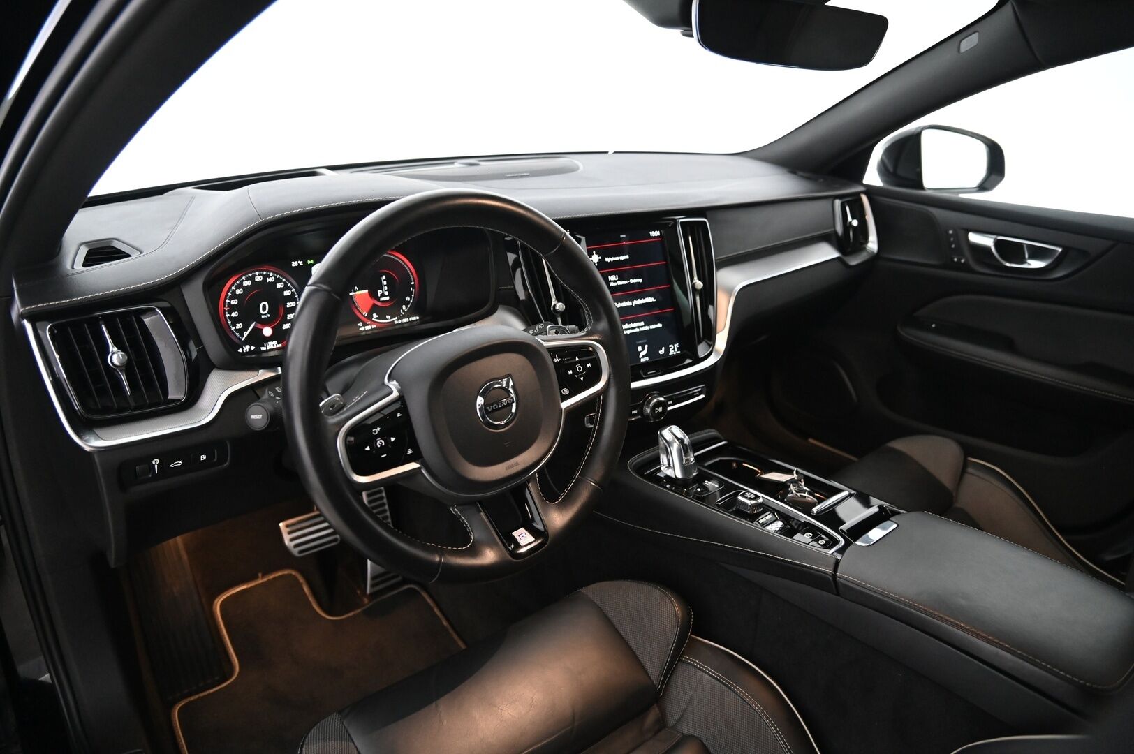 Volvo V60 2019 T8 AWD R-Design aut*HUD / H&K / Panorama / Koukku / Sähköpenkit muistilla / VOC* - *All Black / LED / Pilot Assist / 360 kamera / Sähkökontti / 2x renkaat ja alumiinivanteet / Juuri huollettu*