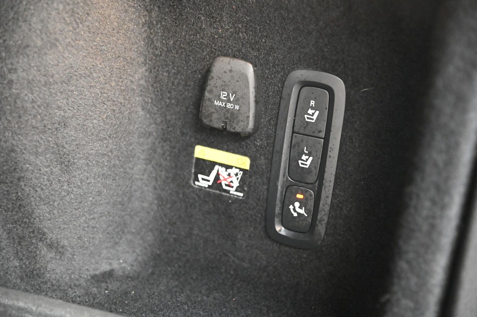 Volvo V60 2019 T8 AWD R-Design aut*HUD / H&K / Panorama / Koukku / Sähköpenkit muistilla / VOC* - *All Black / LED / Pilot Assist / 360 kamera / Sähkökontti / 2x renkaat ja alumiinivanteet / Juuri huollettu*