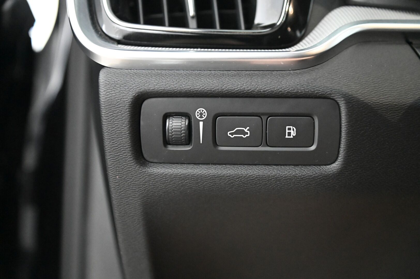 Volvo V60 2019 T8 AWD R-Design aut*HUD / H&K / Panorama / Koukku / Sähköpenkit muistilla / VOC* - *All Black / LED / Pilot Assist / 360 kamera / Sähkökontti / 2x renkaat ja alumiinivanteet / Juuri huollettu*