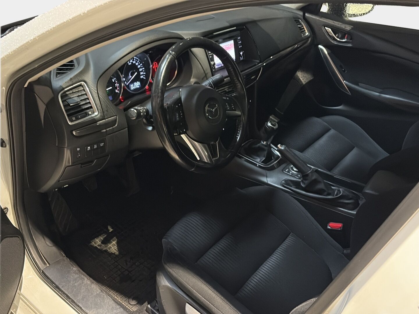 Mazda 6 2013 Sedan 2,0 (145) SKYACTIV-G Premium 6MT 4ov SA2 - Suomiauto | Vakkari | Lohkolämmitin | Navigointi | Helmiäisväri | 2x hyvät renkaat