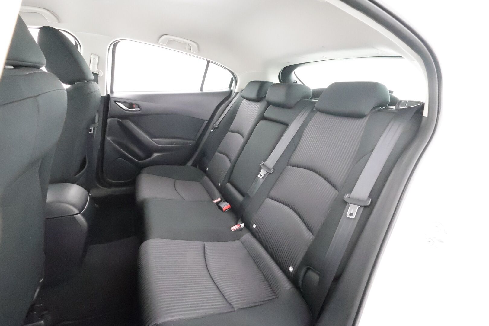 Mazda 3 2015 5HB 1,5 (100) SKYACTIV-G Premium 6MT 5ov DF5 * Vakkari / Bluetooth / Lohko / Autom ilmastointi / Sumuvalot * - Suomi-auto / Kahdet Renkaat